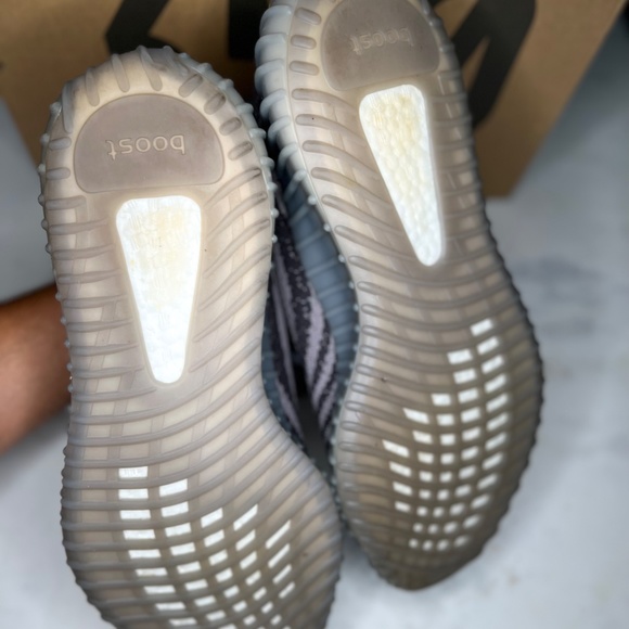 Adidas Yeezy Boost V2 Beluga 2.0 - Size 11.5 main image 10